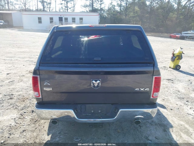 1C6RR7NM7JS312878 RAM 1500 Laramie 4x4 5&#039;7 Box