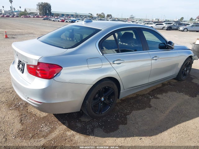 2015 Bmw 328i მანქანა იყიდება აუქციონზე, vin: WBA3A5C50FF606433, აუქციონის ნომერი: 44307231