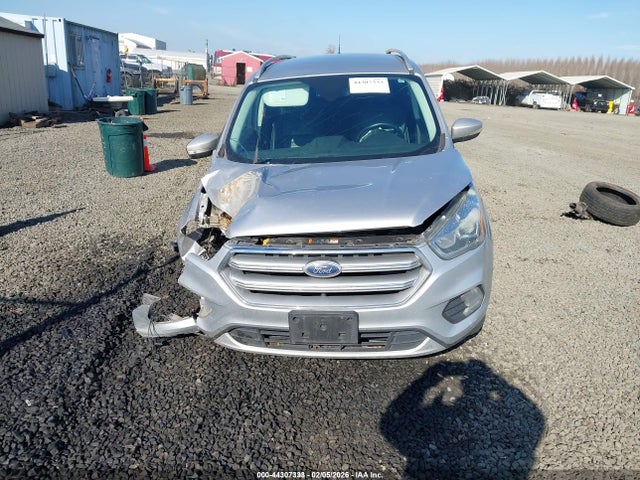 1FMCU9J93HUA51169 Ford Escape Titanium