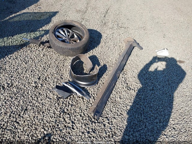 1FMCU9J93HUA51169 Ford Escape Titanium
