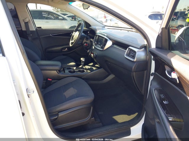 5XYPG4A58KG560759 KIA Sorento 3.3l Lx