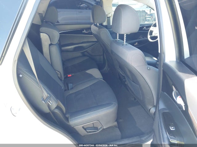5XYPG4A58KG560759 KIA Sorento 3.3l Lx