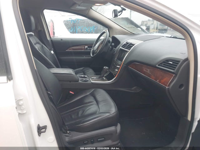 2LMDJ8JK2EBL17622 Lincoln MKX