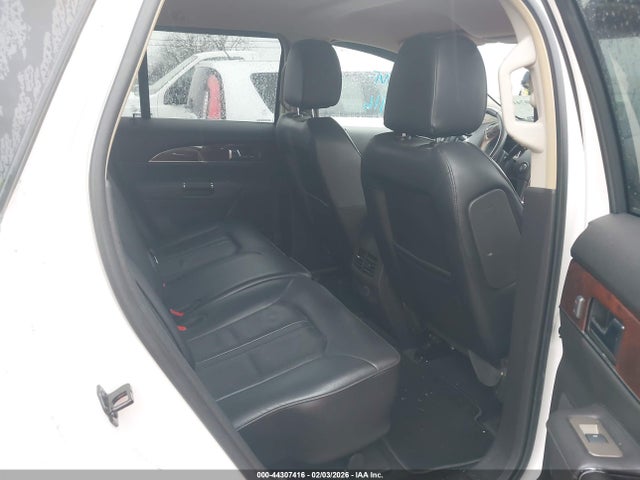 2LMDJ8JK2EBL17622 Lincoln MKX