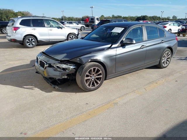 2018 BMW 320I WBA8E5G5XJNU45995 Photo 1