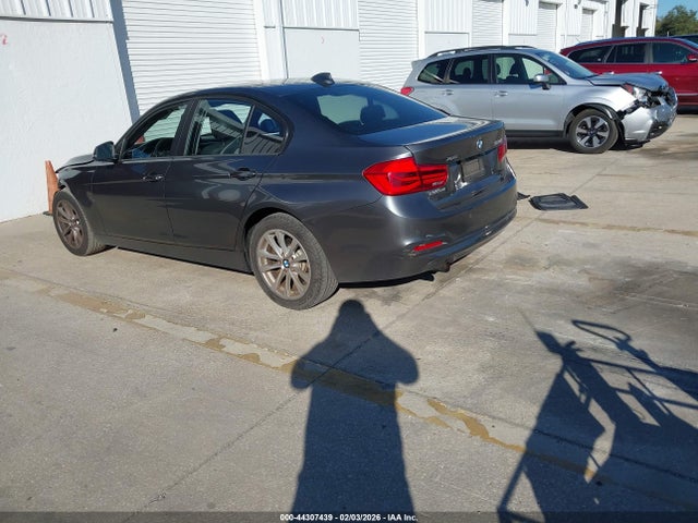 2018 BMW 320I WBA8E5G5XJNU45995 Photo 2