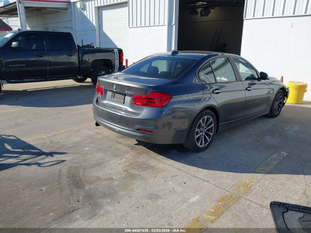 2018 BMW 320I WBA8E5G5XJNU45995 Photo 3