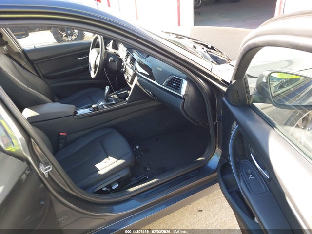 2018 BMW 320I WBA8E5G5XJNU45995 Photo 4