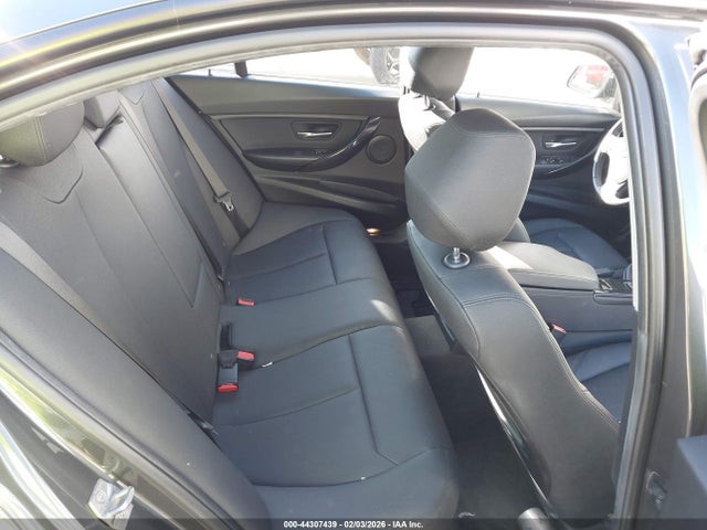 2018 BMW 320I WBA8E5G5XJNU45995 Photo 7