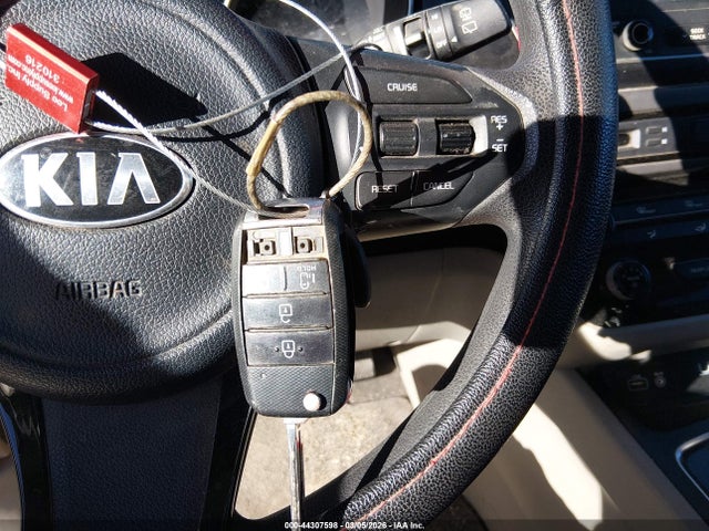 KIA SEDONA LX 2015 KNDMB5C1XF6060872 Image 11
