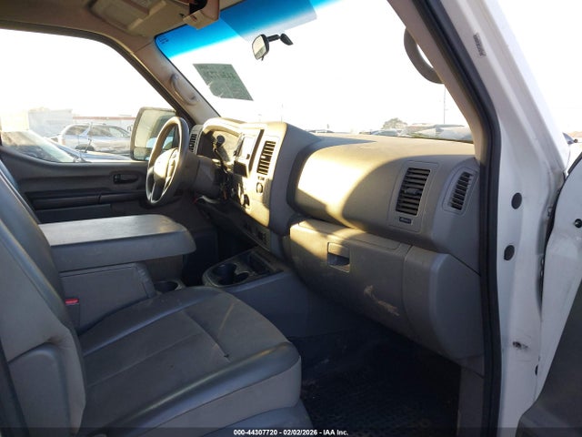 1N6BF0KY5JN801387 Nissan Nv Cargo Nv2500 Hd Sv V6