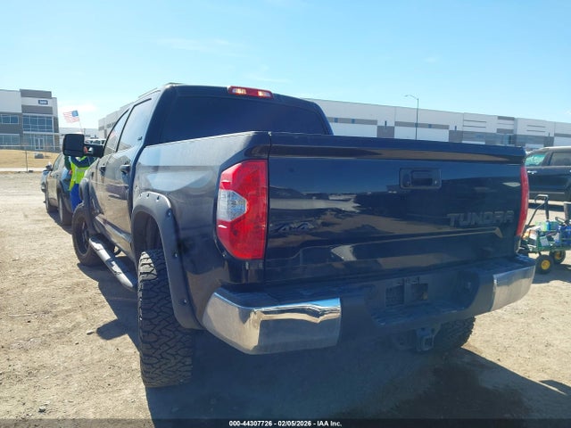 2018 TOYOTA TUNDRA 5TFDY5F16JX692801 Photo 2