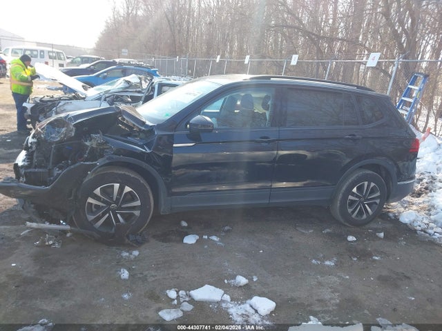 44307741 :رقم المزاد ، 3VVFB7AX1PM093743 vin ، 2023 Volkswagen Tiguan 2.0t S مزاد بيع