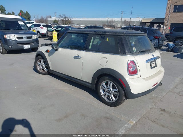 2012 MINI COOPER WMWSU3C5XCT259343 Photo 2