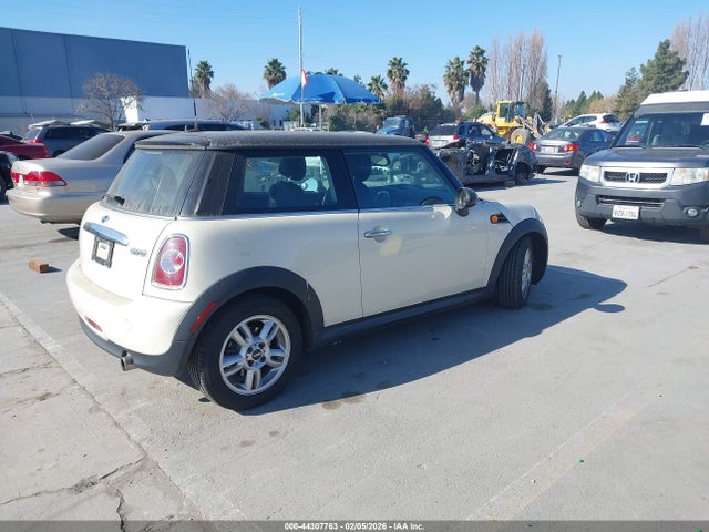 2012 MINI COOPER WMWSU3C5XCT259343 Photo 3