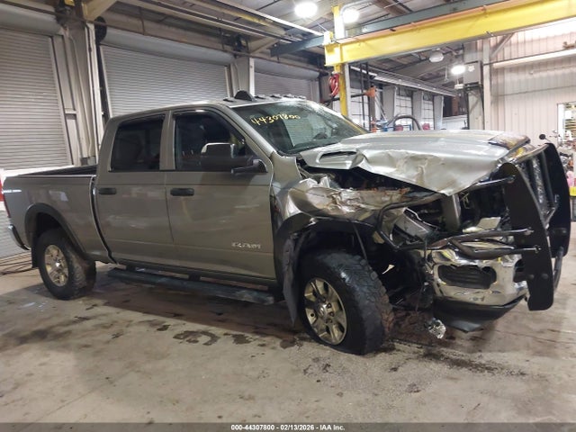 3C63R3CL3NG207485 RAM 3500 Tradesman 4x4 6&#039;4 Box