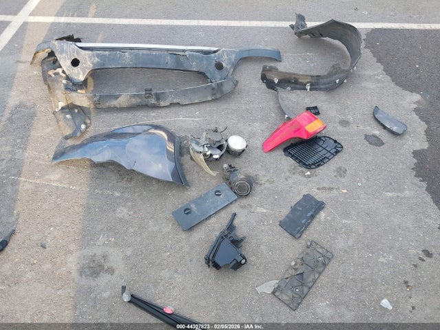 44307823 :رقم المزاد ، JTMWFREV3FJ052405 vin ، 2015 Toyota Rav4 Xle مزاد بيع