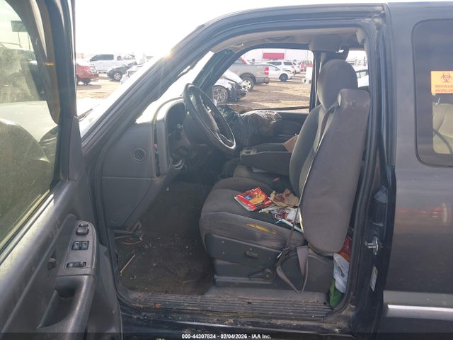 44307834 :رقم المزاد ، 2GTEC19T551301648 vin ، 2005 Gmc Sierra 1500 Sle مزاد بيع