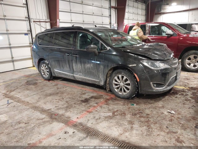 Продажа на аукционе авто 2017 Chrysler Pacifica Touring-l, vin: 2C4RC1BG4HR544095, номер лота: 44307857