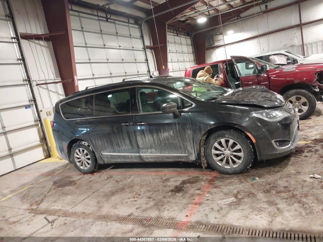 2017 Chrysler Pacifica Touring-l მანქანა იყიდება აუქციონზე, vin: 2C4RC1BG4HR544095, აუქციონის ნომერი: 44307857