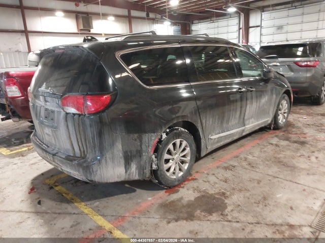 2017 Chrysler Pacifica Touring-l მანქანა იყიდება აუქციონზე, vin: 2C4RC1BG4HR544095, აუქციონის ნომერი: 44307857