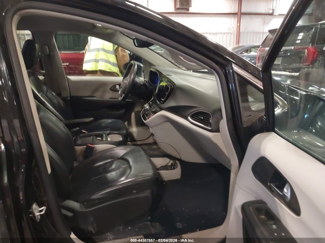 2017 Chrysler Pacifica Touring-l მანქანა იყიდება აუქციონზე, vin: 2C4RC1BG4HR544095, აუქციონის ნომერი: 44307857