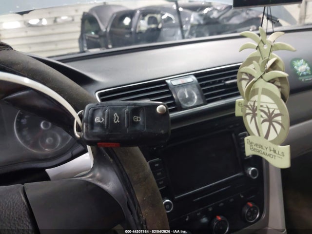 Продажа на аукционе авто 2015 Volkswagen Passat 1.8t Limited Edition, vin: 1VWAT7A37FC078339, номер лота: 44307864