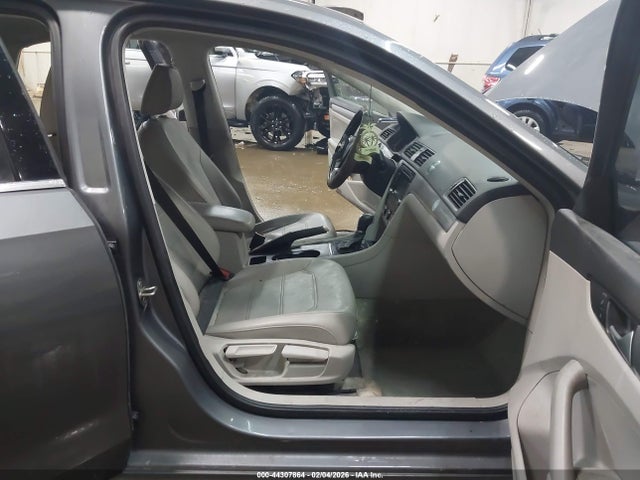 Продажа на аукционе авто 2015 Volkswagen Passat 1.8t Limited Edition, vin: 1VWAT7A37FC078339, номер лота: 44307864