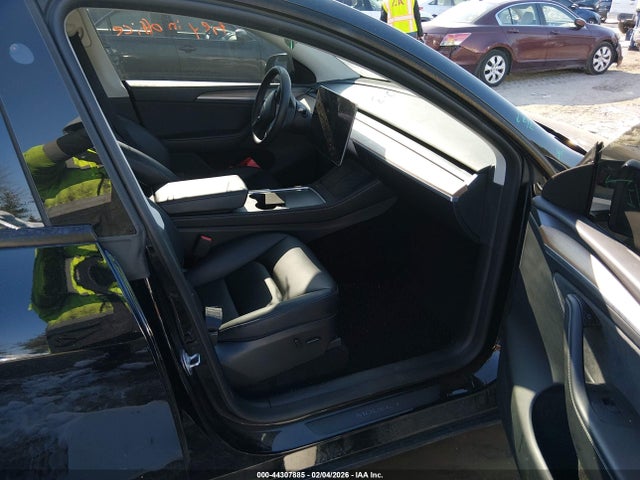 2024 TESLA MODEL Y 7SAYGDEE6RA328600 Photo 4