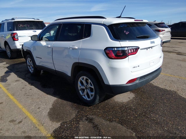Jeep Compass Latitude 4x4 2025 3C4NJDBN3ST569966 Image 3