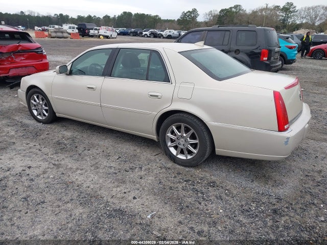 2011 CADILLAC DTS 1G6KD5E66BU138678 Photo 2