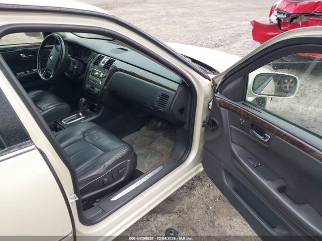 2011 CADILLAC DTS 1G6KD5E66BU138678 Photo 4