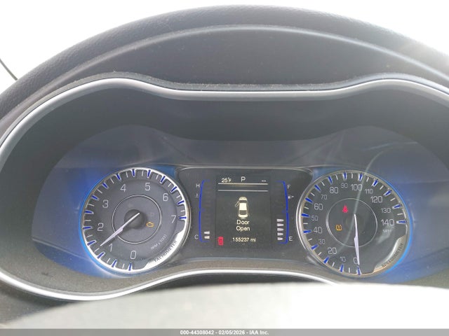 2015 Chrysler 200 Limited მანქანა იყიდება აუქციონზე, vin: 1C3CCCAB5FN609736, აუქციონის ნომერი: 44308042