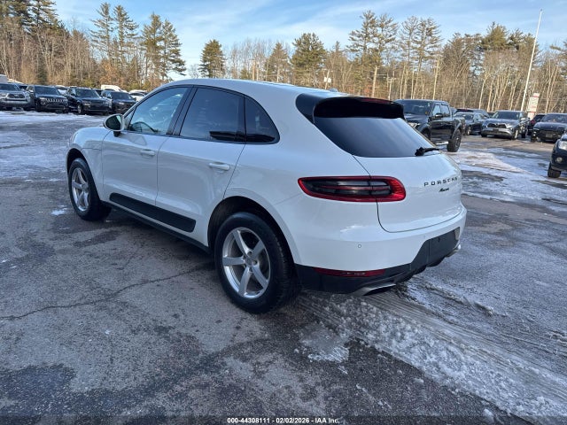 2017 PORSCHE MACAN WP1AA2A52HLB83627 Photo 2