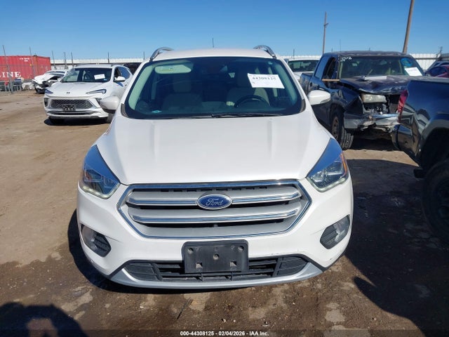 1FMCU0J94KUA40877 Ford Escape Titanium