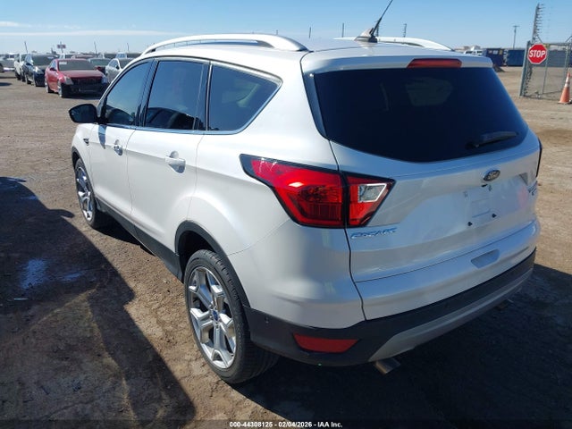 1FMCU0J94KUA40877 Ford Escape Titanium