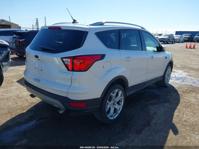 1FMCU0J94KUA40877 Ford Escape Titanium