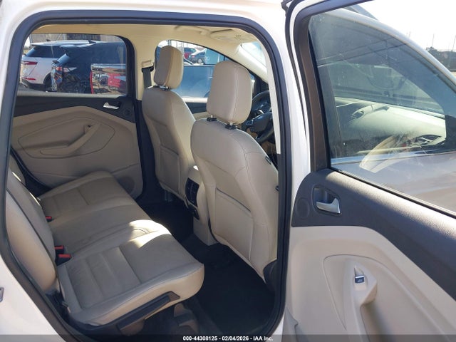 1FMCU0J94KUA40877 Ford Escape Titanium