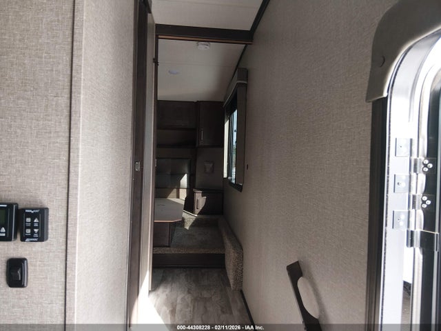 Grand Design Other 2022 573FR3722N3337748 Image 8
