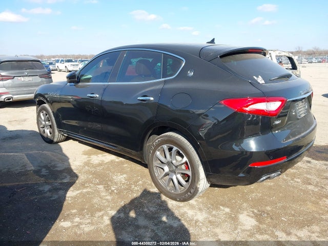 2019 MASERATI LEVANTE ZN661XUA4KX316187 Photo 2