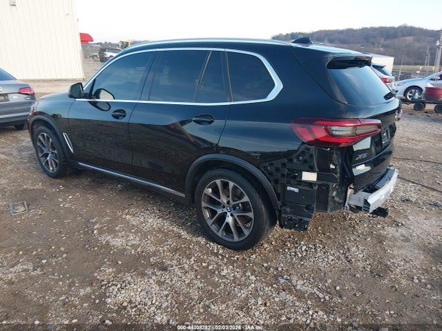 2021 BMW X5 5UXCR4C07M9D84139 Photo 2