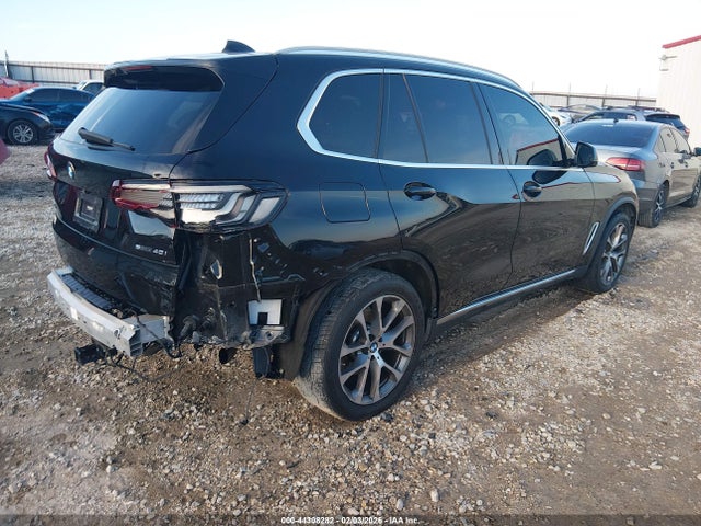 2021 BMW X5 5UXCR4C07M9D84139 Photo 3