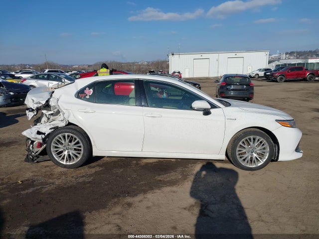4T1B21HK0JU005641 Toyota Camry Hybrid Xle