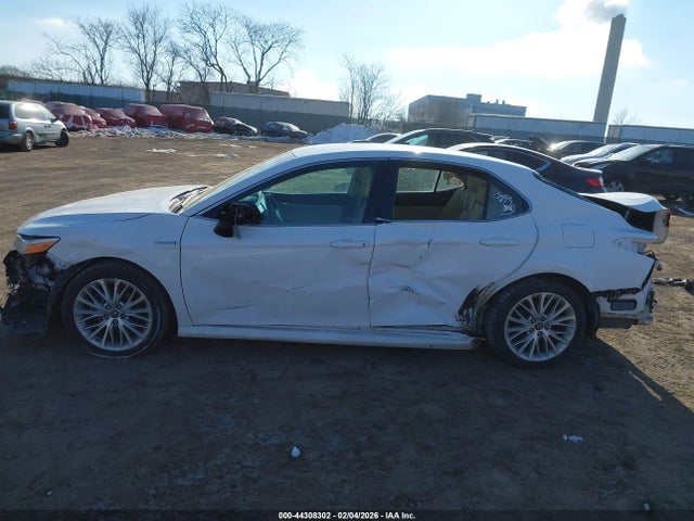 4T1B21HK0JU005641 Toyota Camry Hybrid Xle