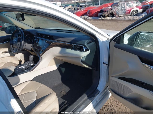 4T1B21HK0JU005641 Toyota Camry Hybrid Xle