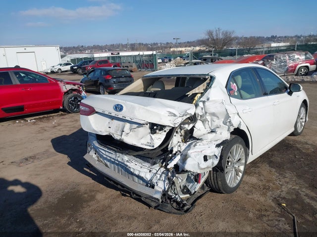 4T1B21HK0JU005641 Toyota Camry Hybrid Xle