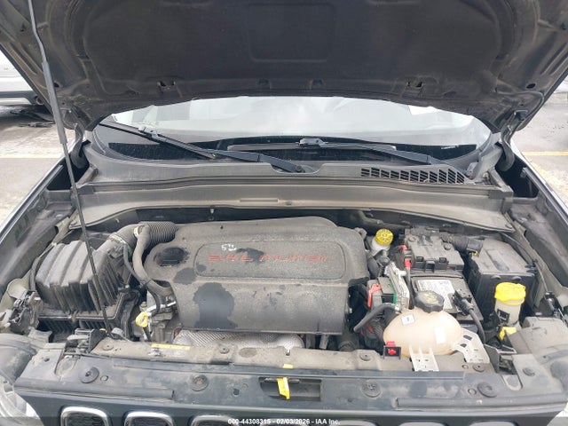 44308315 :رقم المزاد ، ZACCJABB2HPF05431 vin ، 2017 Jeep Renegade Latitude Fwd مزاد بيع