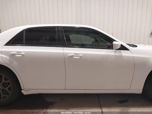 44308341 :رقم المزاد ، 2C3CCAGG7JH165574 vin ، 2018 Chrysler 300 300s Awd مزاد بيع