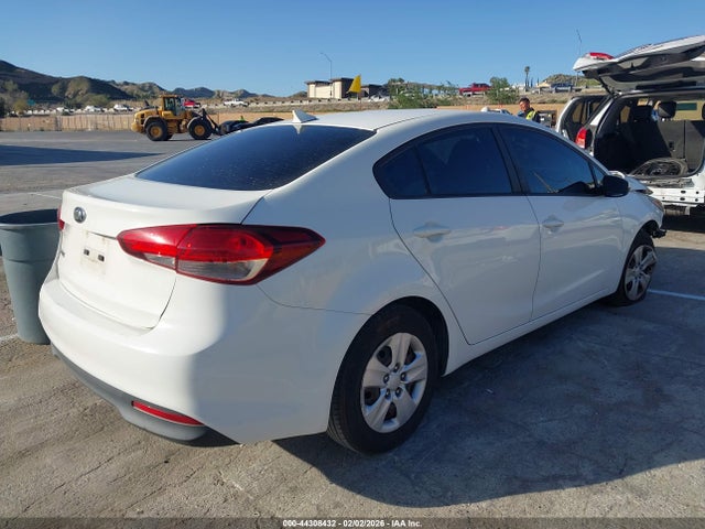 KIA FORTE LX 2017 3KPFK4A73HE028532 Image 4