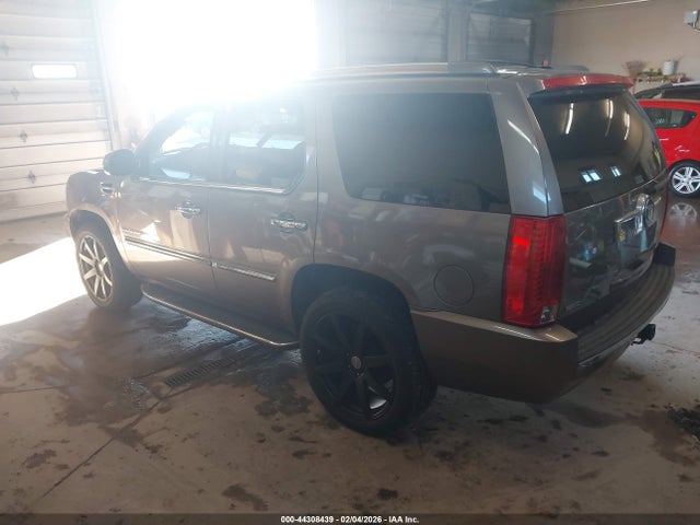 2011 CADILLAC ESCALADE 1GYS4BEFXBR348192 Photo 2